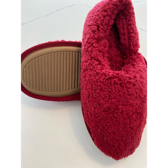 "Sonoma Red Fuzzy Slippers - Comfort Cushion, Size Medium (7-8)" - Picture 3 of 6